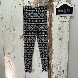 Agnes & Dora Black & White Leggings NWT FLAW